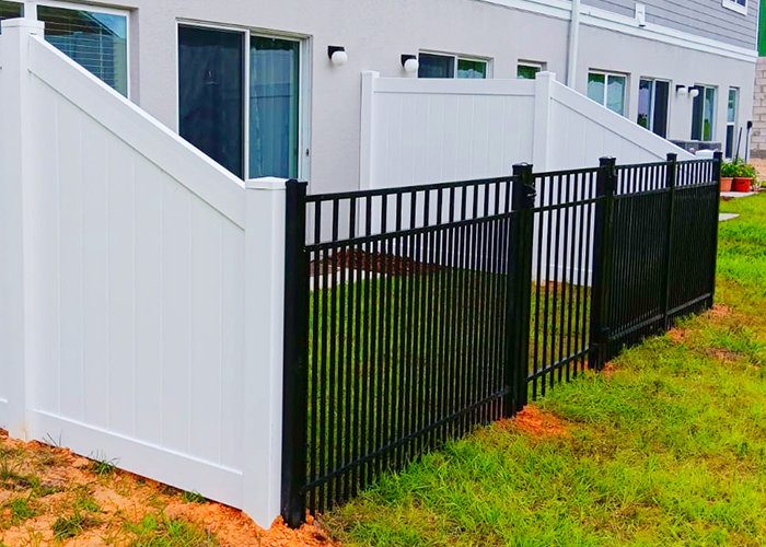 Aluminum & Vinyl Fence · Modern Combination